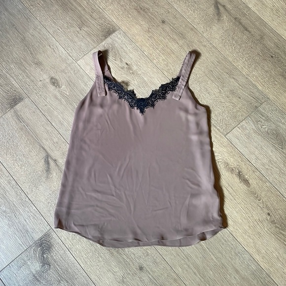 Babaton Sleeveless Blouse with Lace - Picture 3 of 5